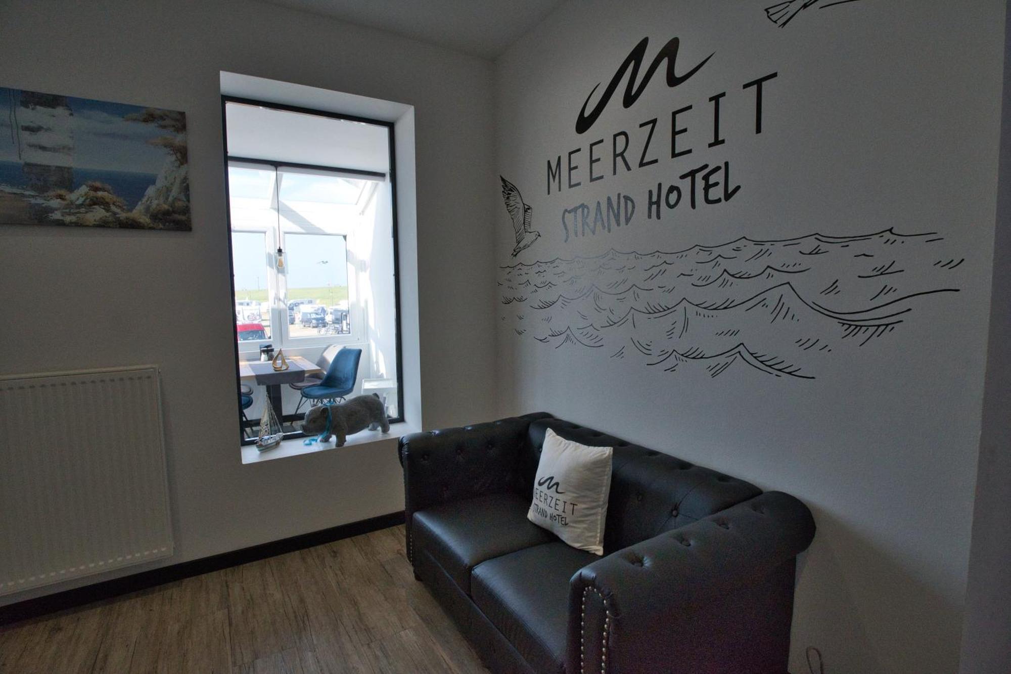 Meerzeit Strandhotel Neuharlingersiel Exterior foto