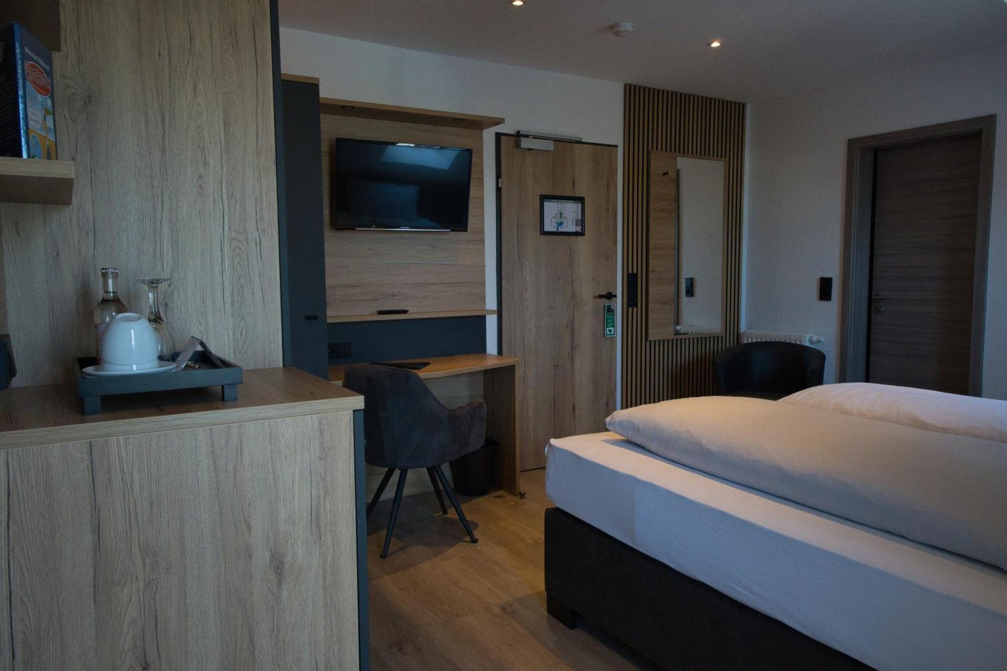 Meerzeit Strandhotel Neuharlingersiel Exterior foto