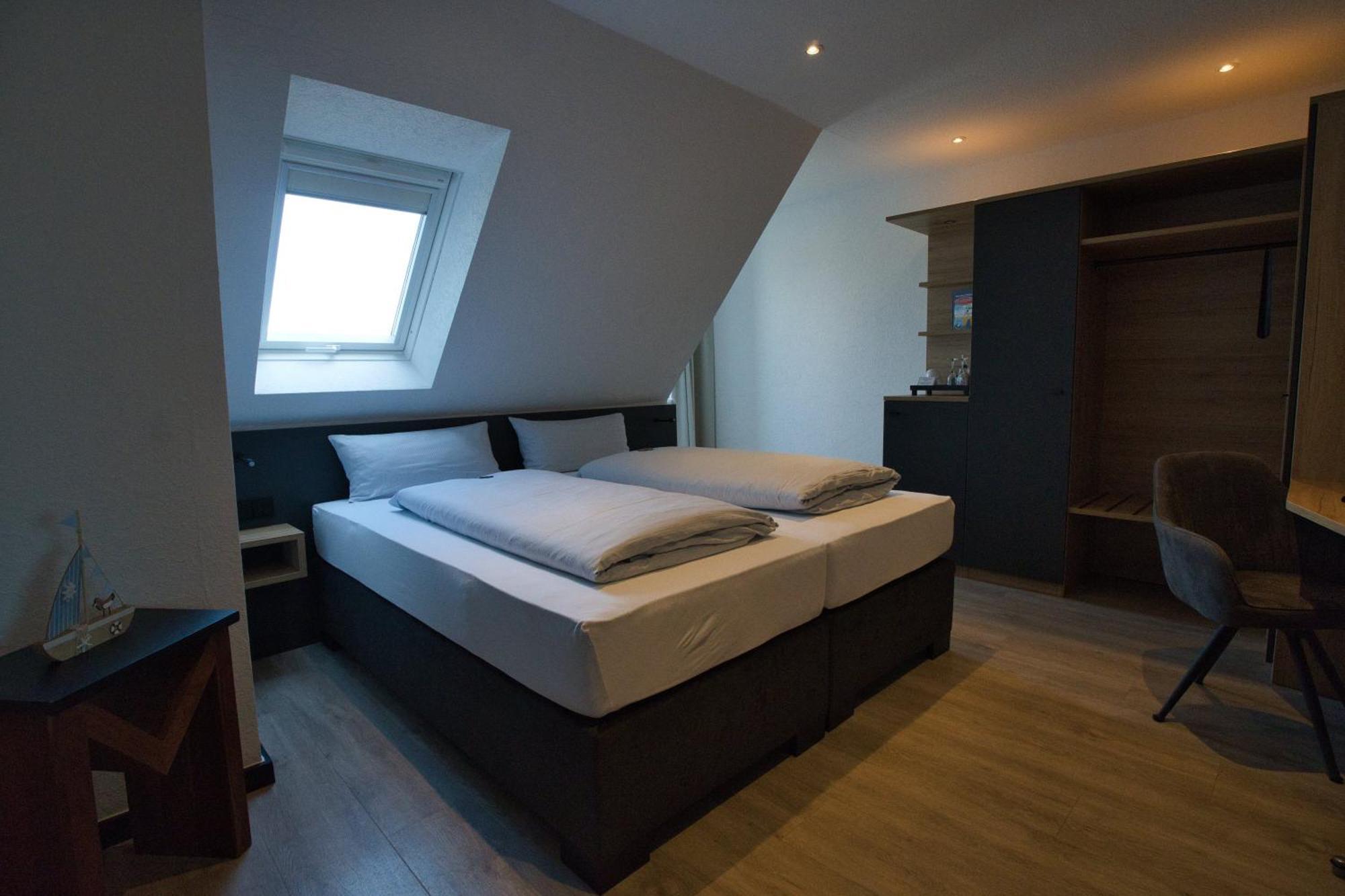 Meerzeit Strandhotel Neuharlingersiel Exterior foto